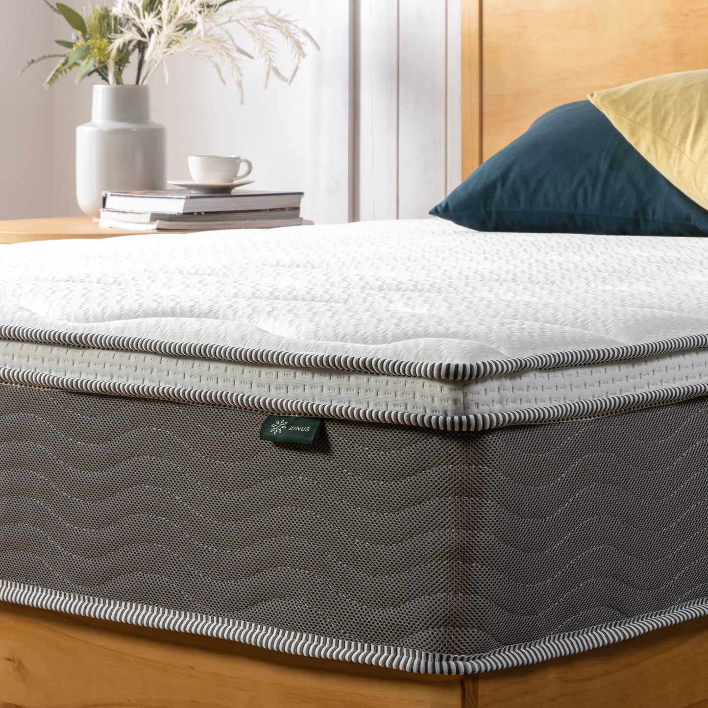 Zinus 25cm Euro Top Latex & Memory Foam Hybrid ‘Cool’ Spring Mattress with Encasement (10")