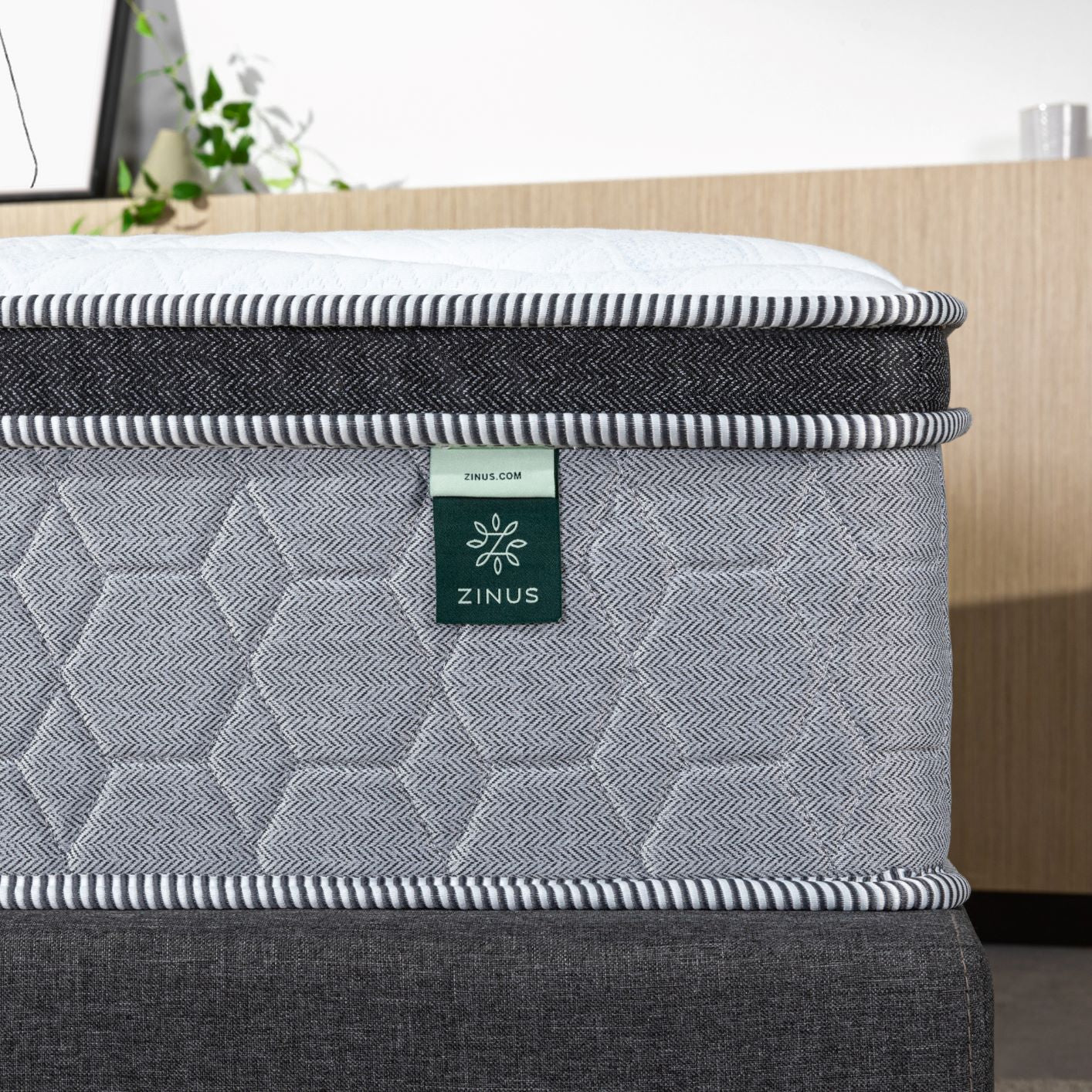 Zinus 25cm Euro Top Latex and Memory Foam Hybrid Spring Mattress (10”)