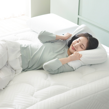 Load image into Gallery viewer, Zinus &#39;Cool Series&#39; Cool Gel Memory Foam Traditional Pillow (With Air Holes)
