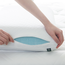 Load image into Gallery viewer, Zinus &#39;Cool Series&#39; Cool Gel Memory Foam Traditional Pillow (With Air Holes)
